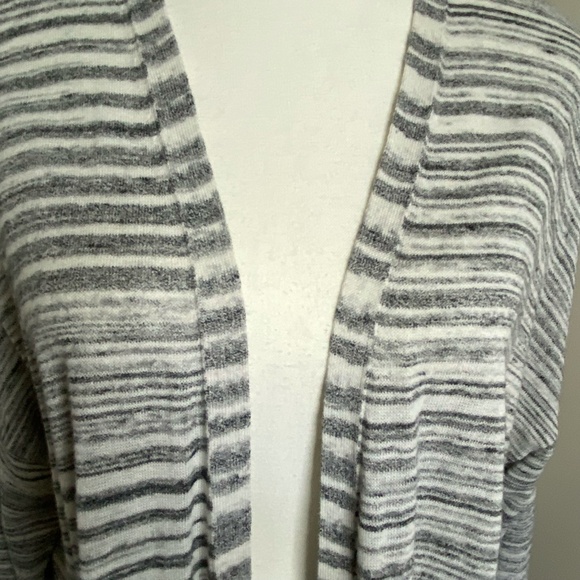 Lucky Brand Women's Gray/White Long Open Lightweight Duster Cardigan. Sz L - Picture 3 of 15